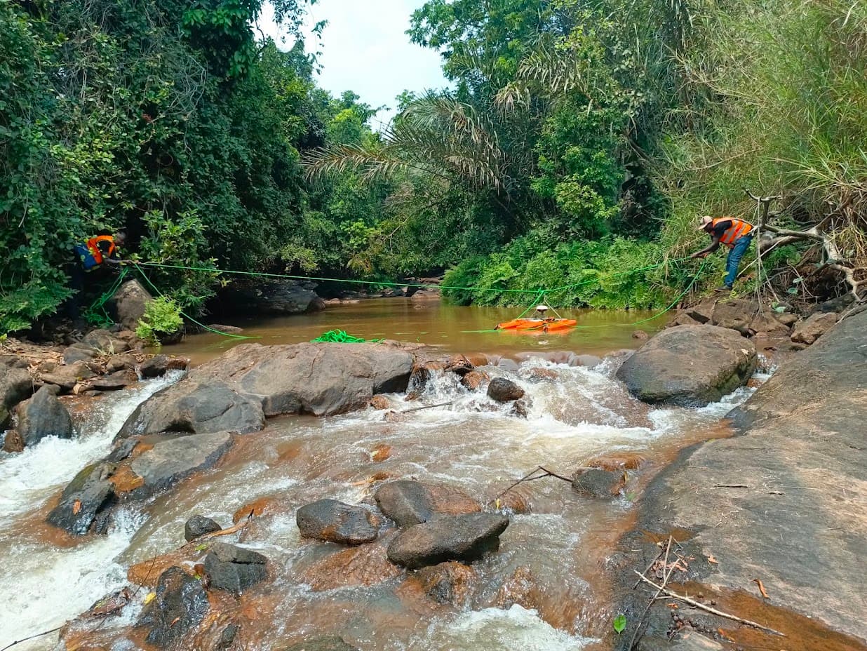 Jaugeage par câble tendu au-dessus d'un cours d'eau